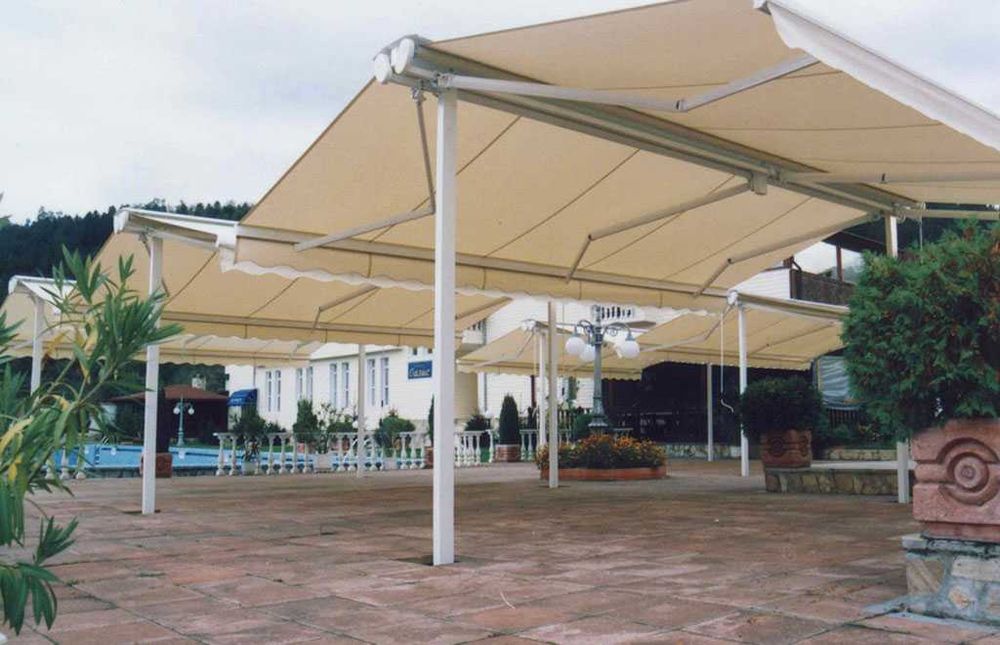 Двускатен сенник (тента)