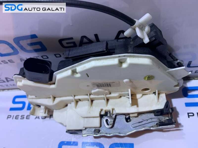 Broasca Incuietoare cu 7 Pini la Mufa Usa Portiera Dreapta Fata VW Scirocco 2009 - 2014 Cod 5N2837016A 5N2837016C