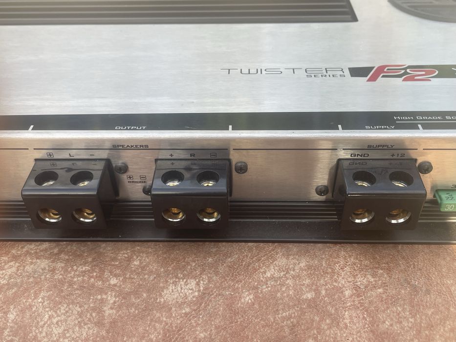 Amplificator Audio System Twister F2-500 2x390W RMS / 2x230W RMS, 2 canale, 800W RMS Bridge