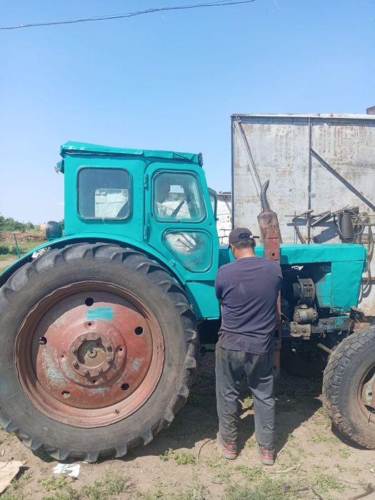 Срочно продам трактор
