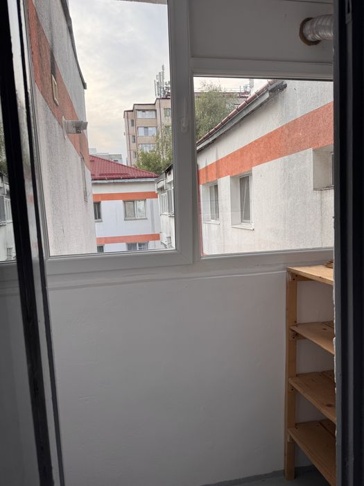 Apartament cu 3 camere de închiriat