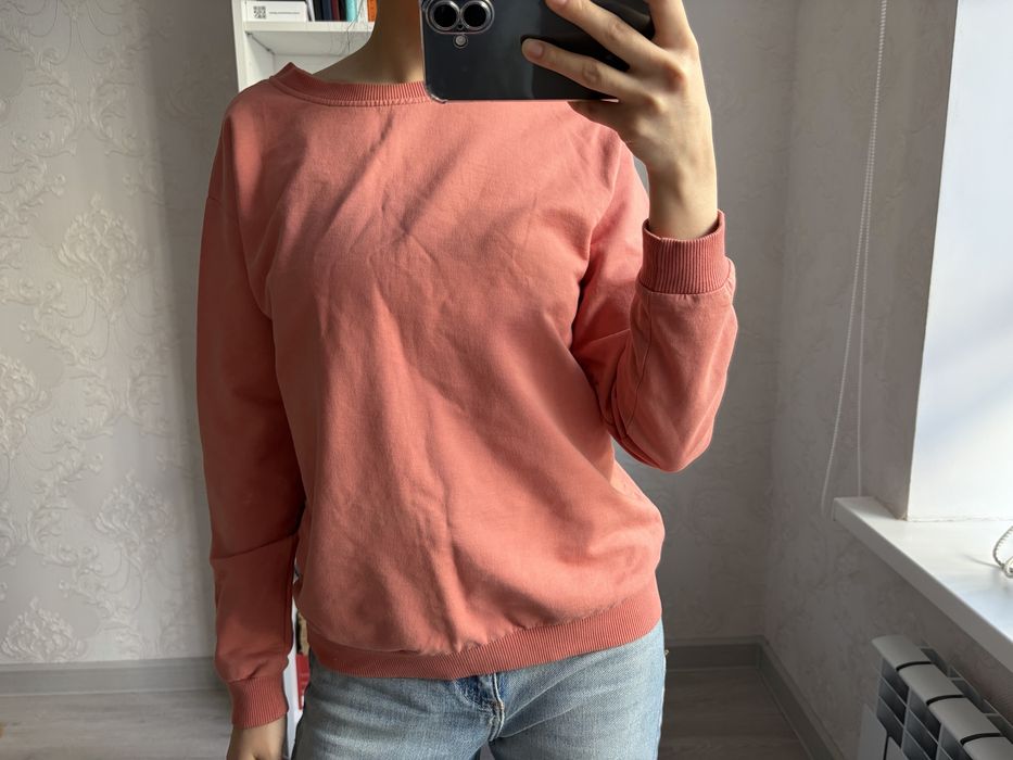 Розовый худи с оверсайз рукавами
