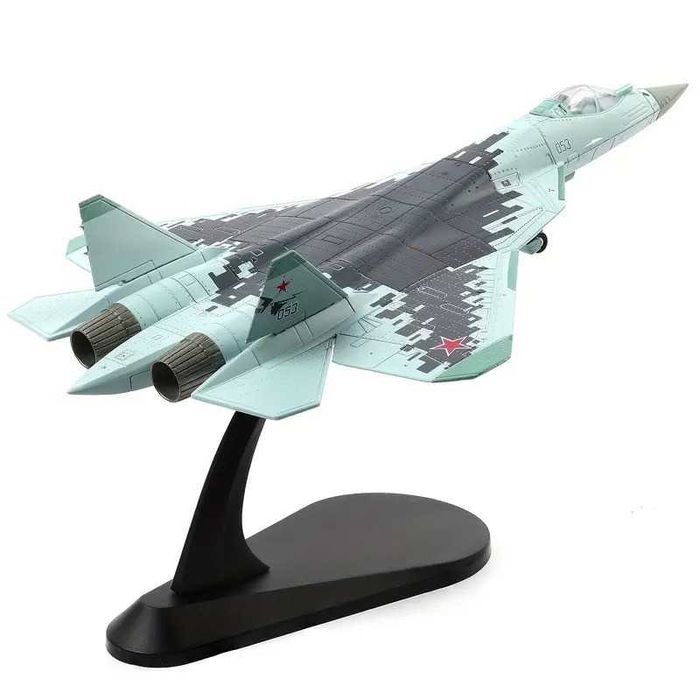 Самолети Су-57 F-14 F-15 F-16 F-18 F-35