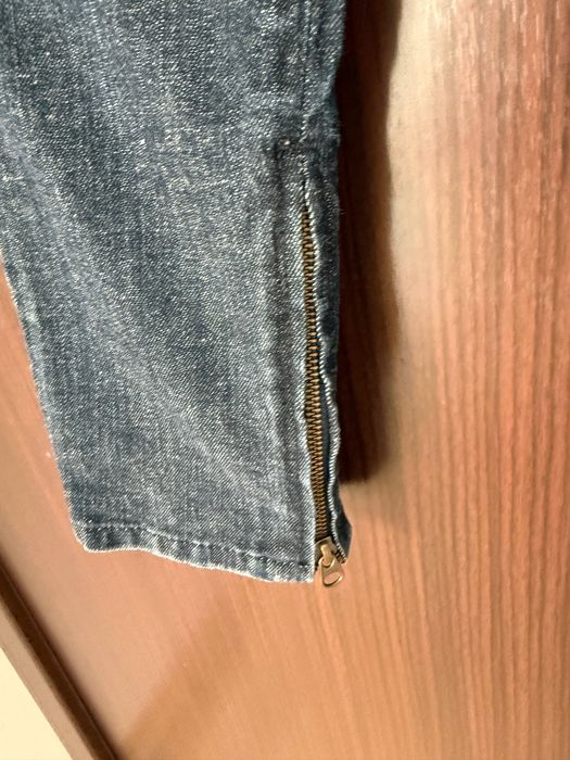 Дънки на марката GUESS