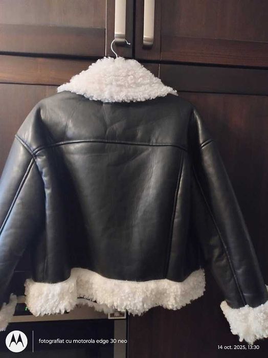 Jacheta scurta, neagra, din piele eco, cu blanita sintetica, M/L
