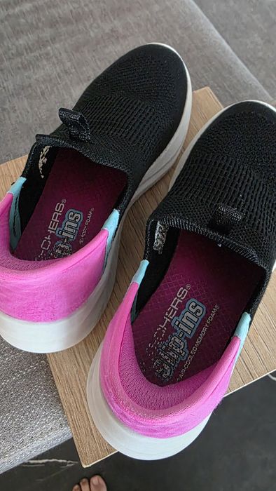 Продам детские кроссовки