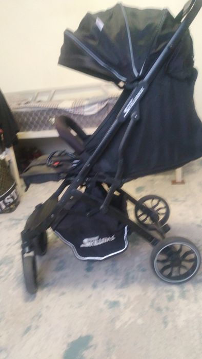 Болалар коляскаси сотилади.