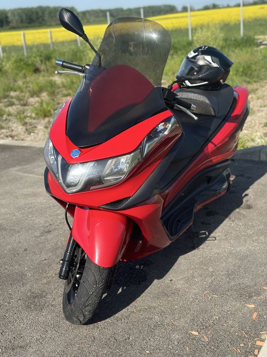 Scuter Piaggio x10 350 (MaxiScuter)