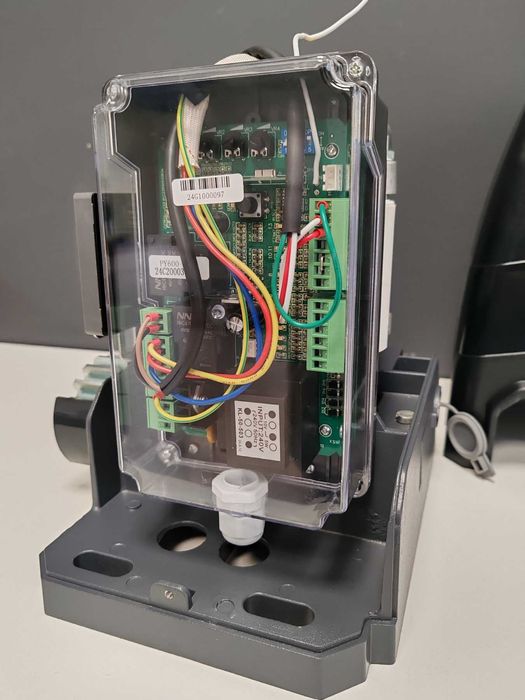 BERG - Автомат за гаражна плъзгаща се врата GT2000AC  до 2000 кг.