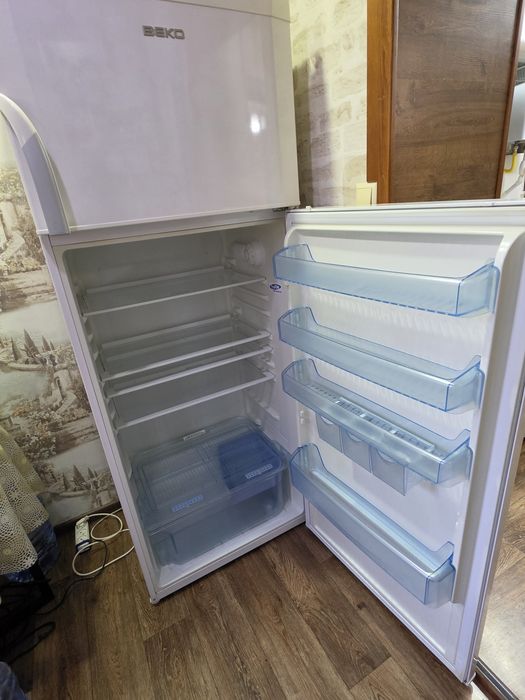 Двухкамерных холодильник  BEKO