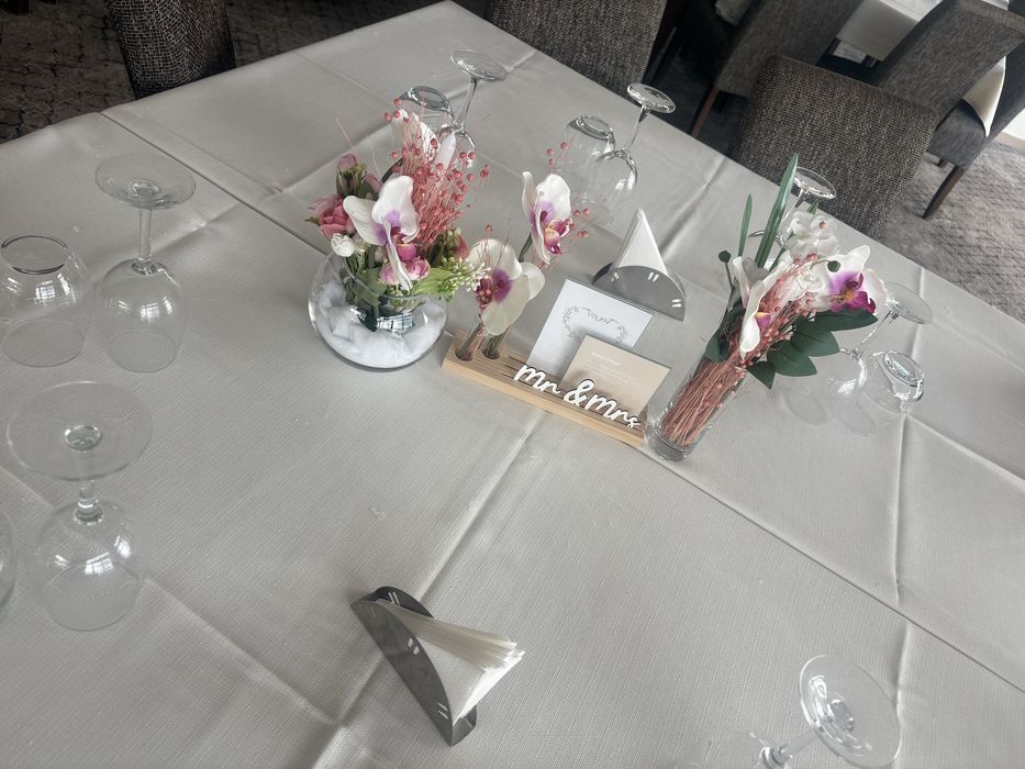 Vand inchiriez decoratiuni mese + alte modele