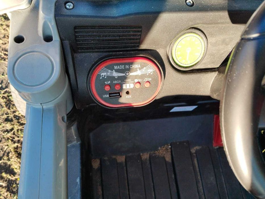 Продам детскую машину.