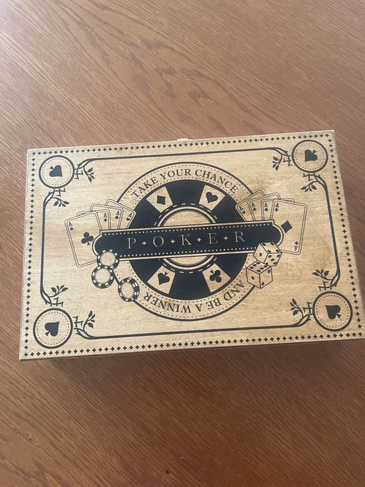 Joc poker in cutie din lemn