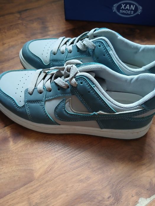 Кроссовки обувь в дар