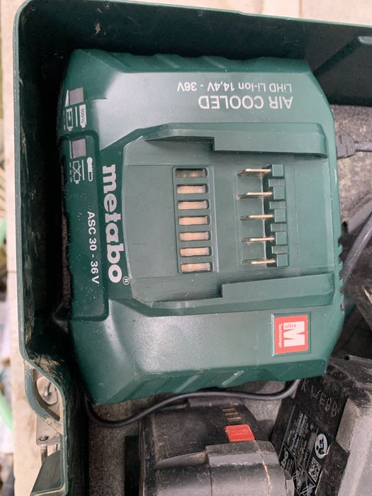 Metabo/ комплект батерии + зарядно в куфар