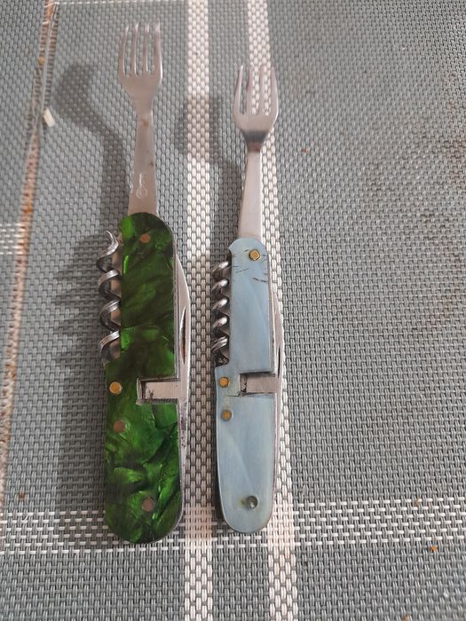 Briceage vechi de vanzare.