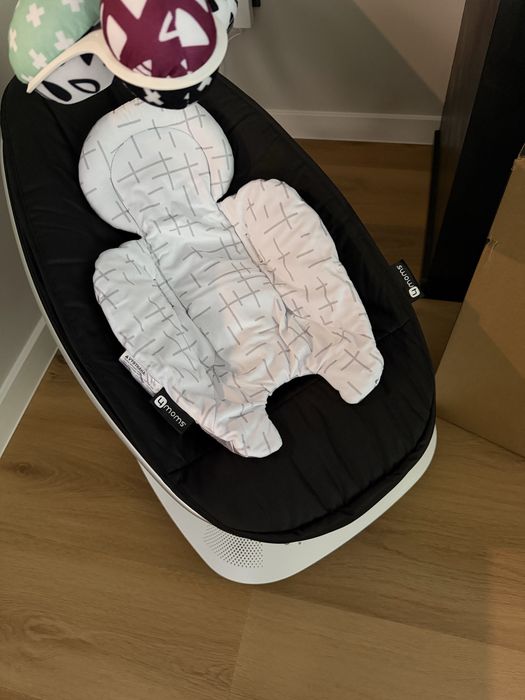Електрическа бебешка люлка mamaRoo 5.0, черна