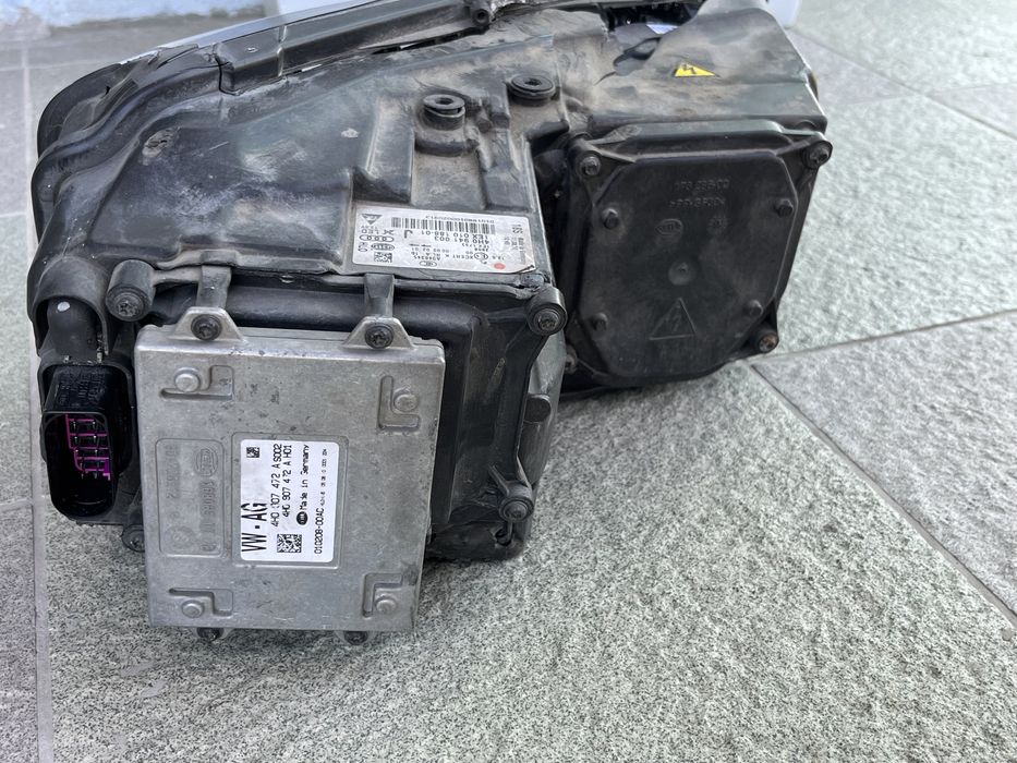 Ляв фар Matrix за Audi A8 D4 / Ауди А8 Д4