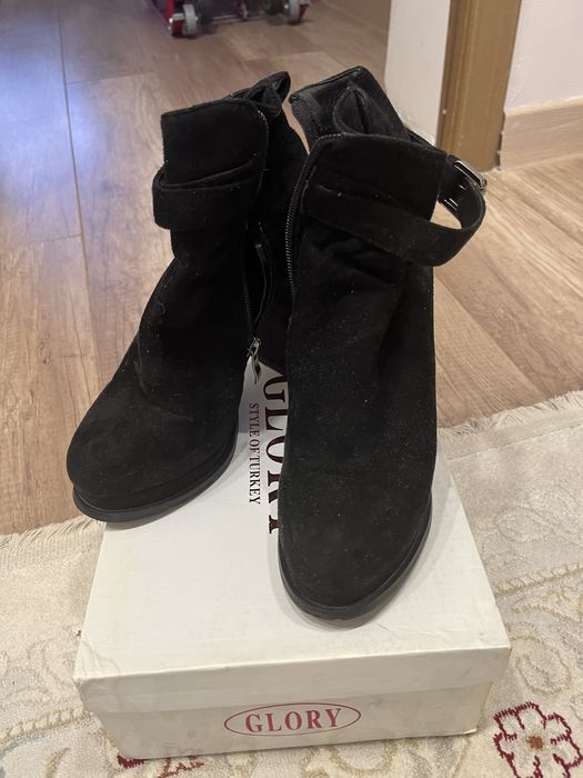 Женские замшевые ботильоны