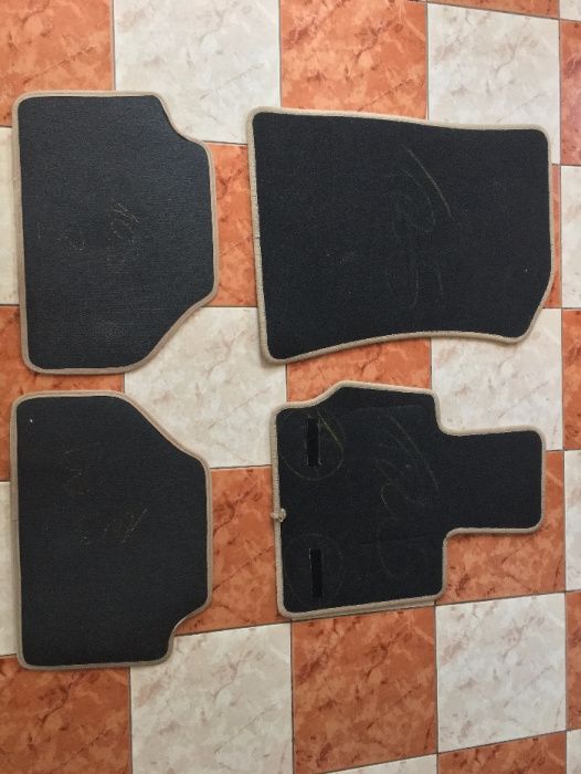 Vand covorase BMW X3, velur, culoare galbena