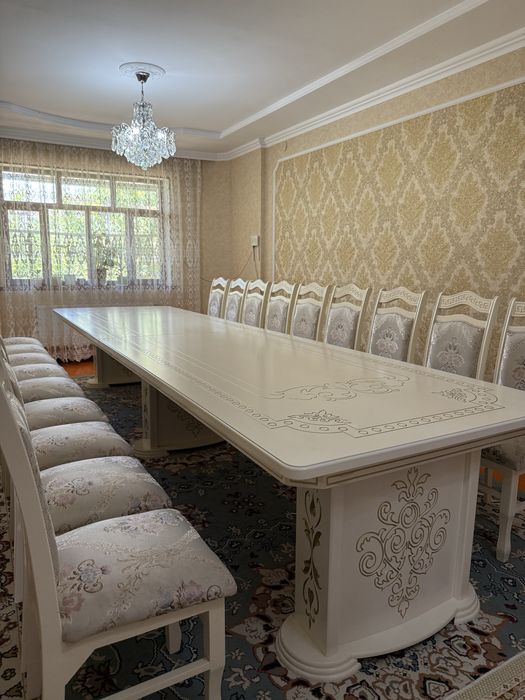 Срочно продается стол стулья.