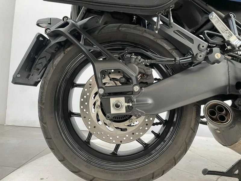 Motocicleta Yamaha Niken 2021