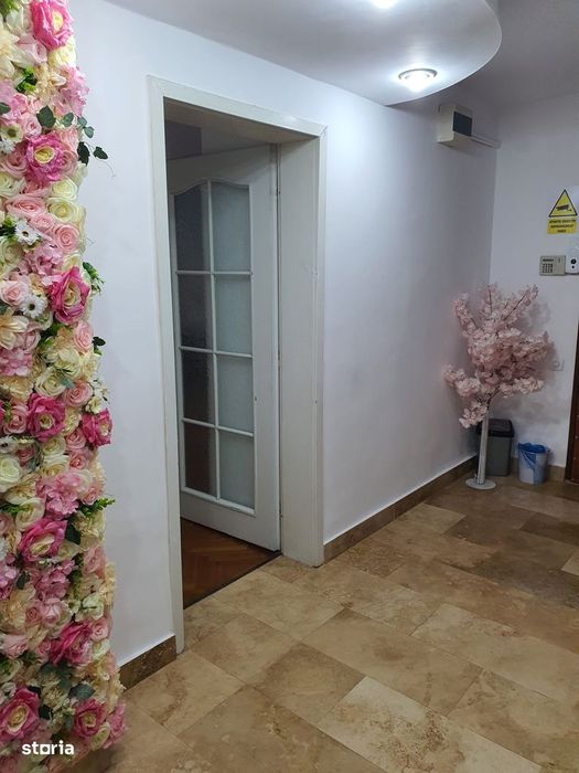 spaţiu ideal clinică/salon/parter,acces stradal adliacent Decebal.