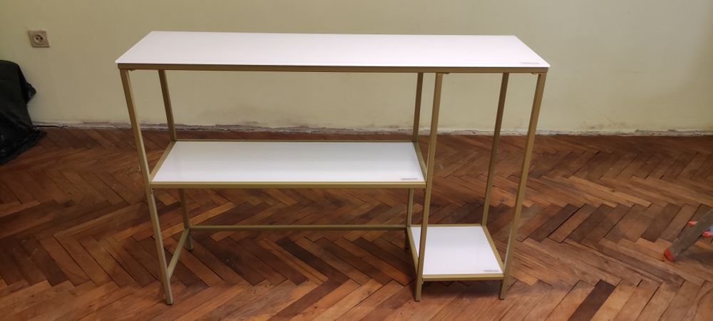 Етажерка за хол-дневна