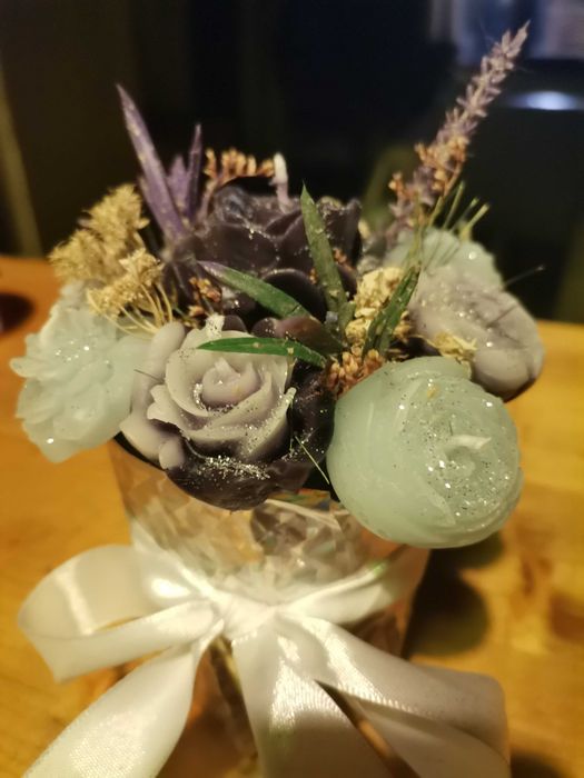 Изработка на букети от ароматни  соеви свещи, различни цветове