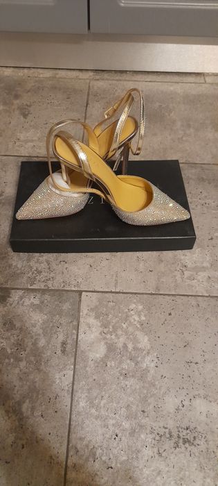 Pantofi cu briliante