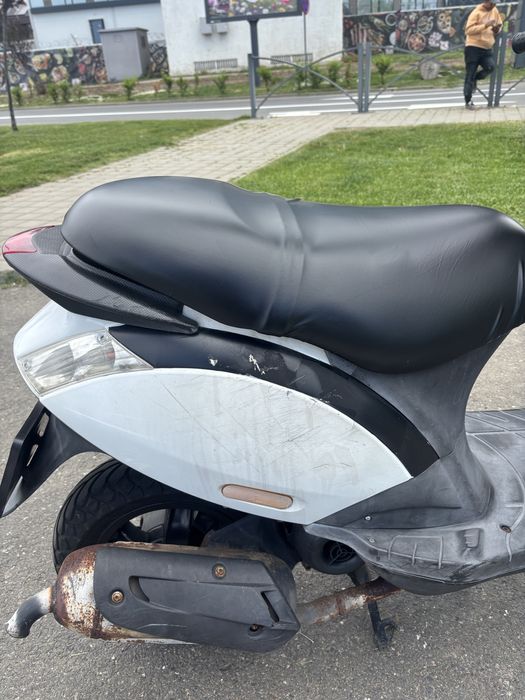 Scuter Piaggio Zip 50 cc, 2 timpi