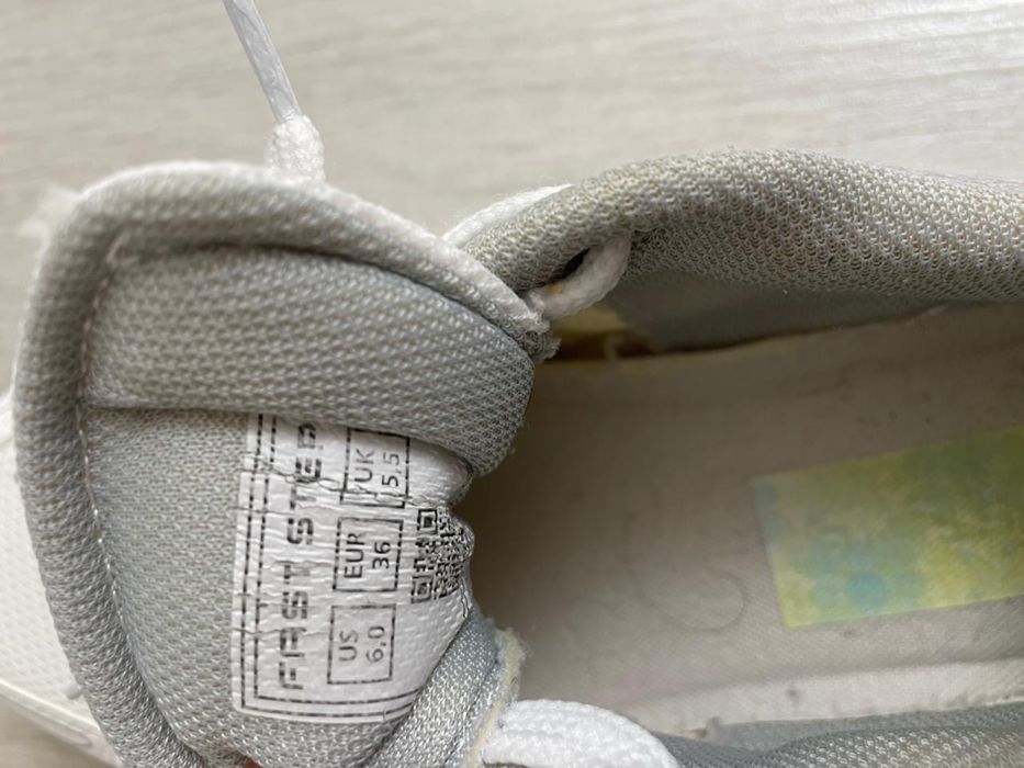 продам кроссовки