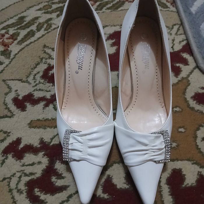 Туфли ок яхши холатда