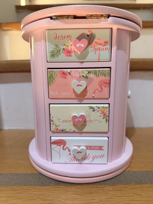 Дървена кутия за бижута