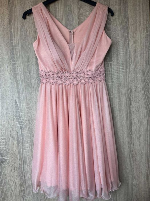 Нова нова розова рокля