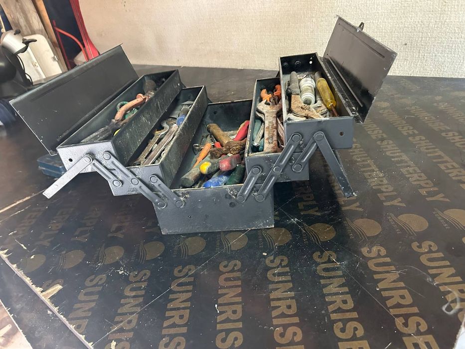 Метален Куфар за инструменти лот с малко гидоре комплект