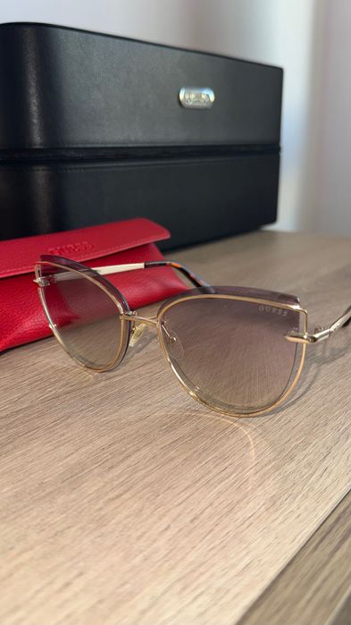 Слънчеви оригинални очила на Guess