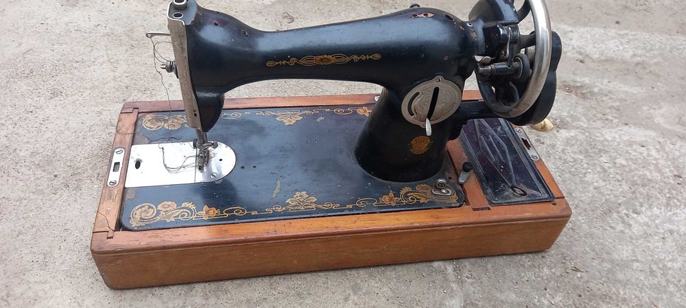 Продам ручную швейную машинку
