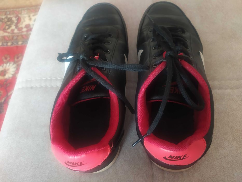 Кроссовки в отличном состоянии, размер 38