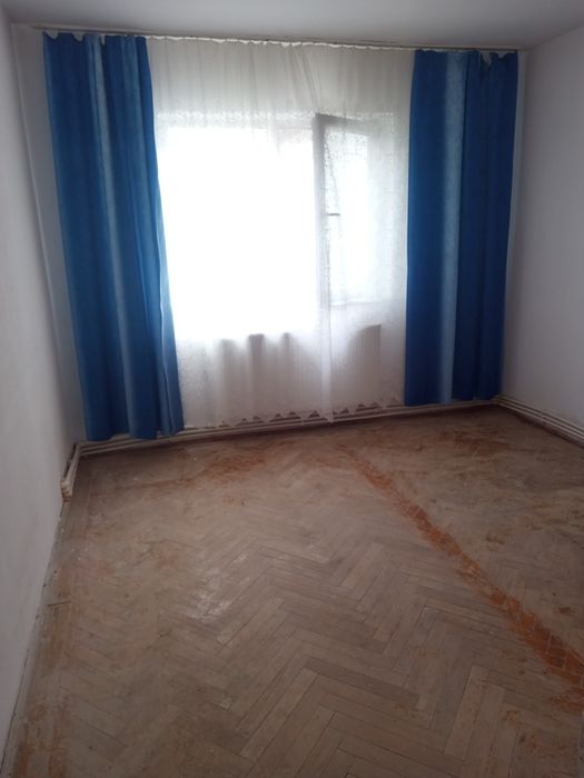 Apartament 3 camere.strada Independenței
