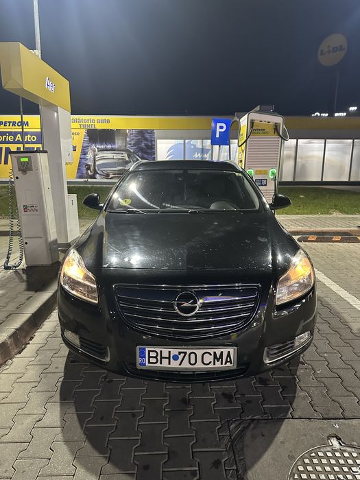 Vând Opel Insigna