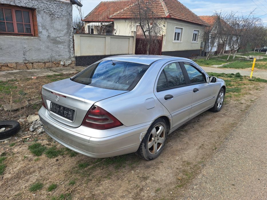 Mercedes C 220 cdi 2003 nu are acte este  radiat 590€