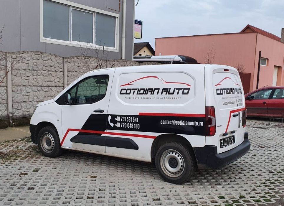 Productie publicitara - banner/
etichete/roll-up/insctriptionari