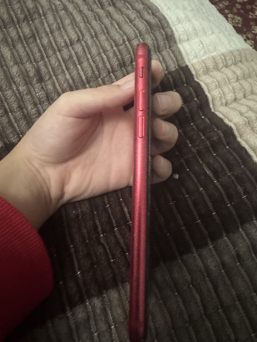 iPhone se2020 на 64гб