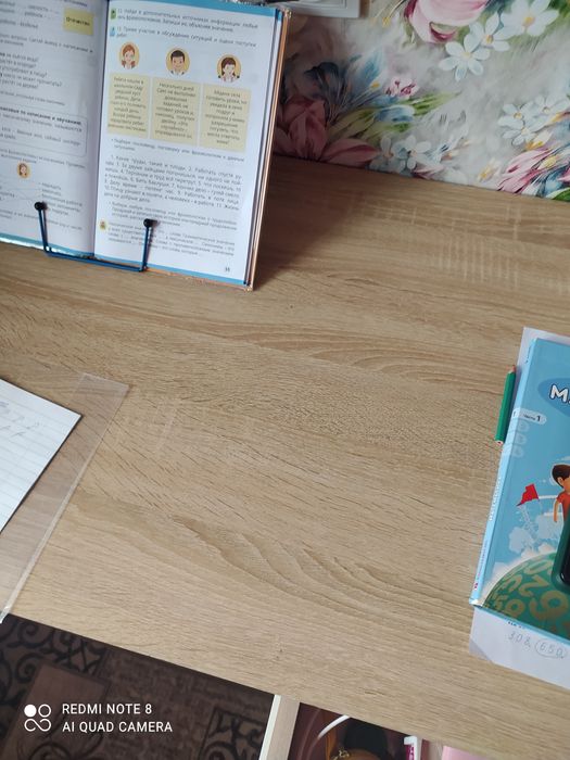 Продам столик,(парту)