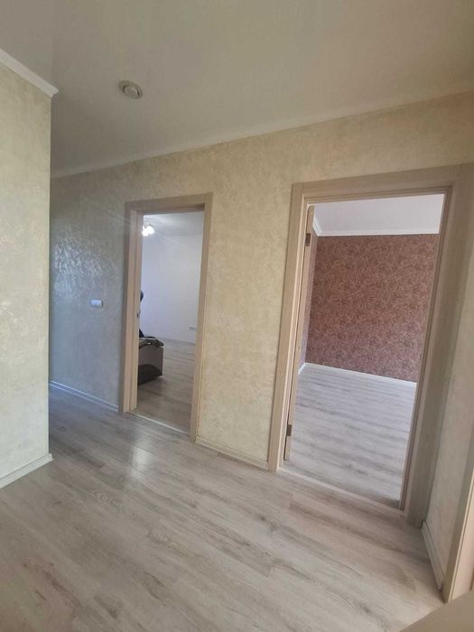 продам трехкомнатную квартиру