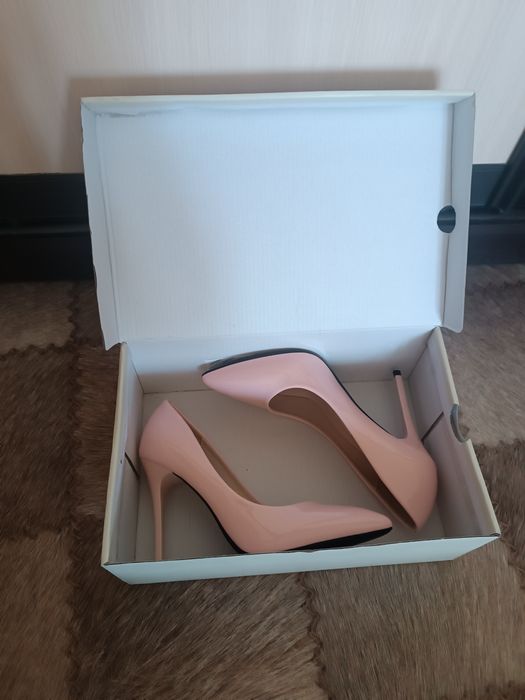 Продам туфли женские