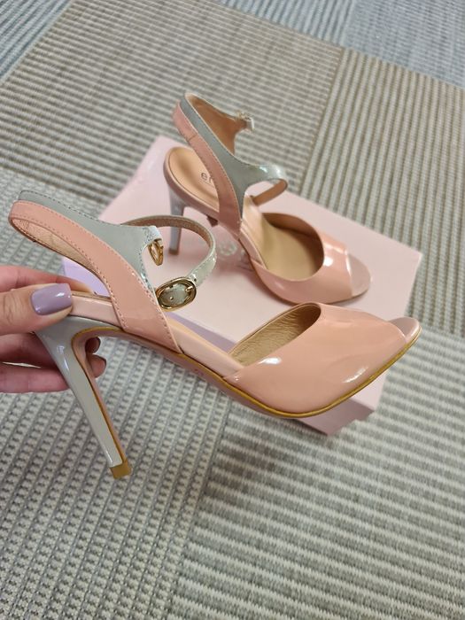 Босоножки кожаные