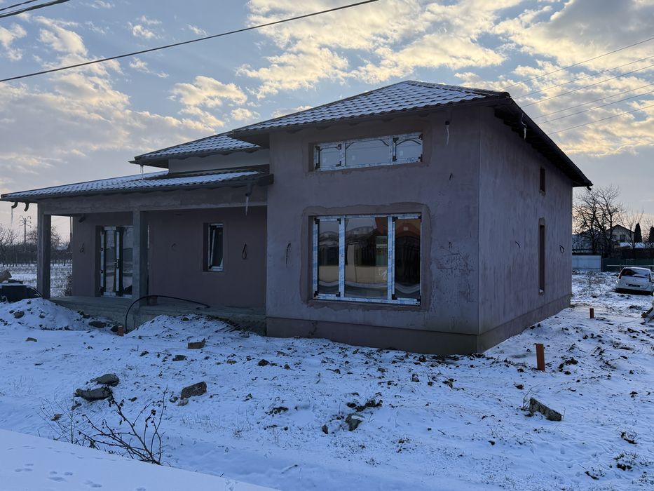 Casă semifinisată, teren 1.318 mp, zonă liniștită – Cordun