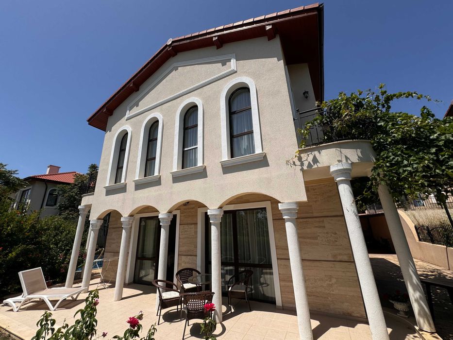 Продава се Къща в Свети Влас - 250 кв.м за 1520 €/кв.м - Снимка #1